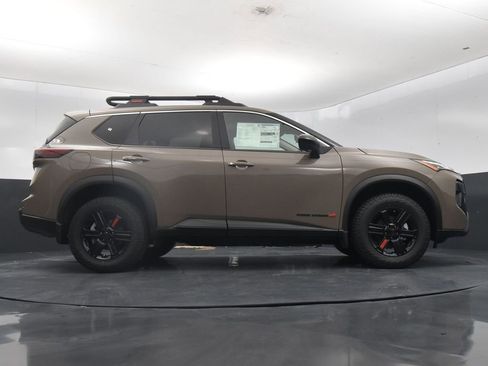Certified 2025 Nissan Rogue SV image 31