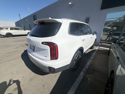 Used 2023 Kia Telluride S w/ S Sunroof Package AWD/4WD image 4