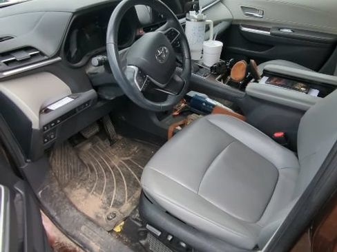 Certified 2022 Toyota Sienna XLE w/ XLE Plus Package AWD/4WD image 13