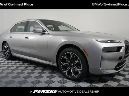 Used 2025 BMW i7 xDrive60 w/ Premium Package image 1