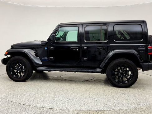 Used 2025 Jeep Wrangler Sahara image 8