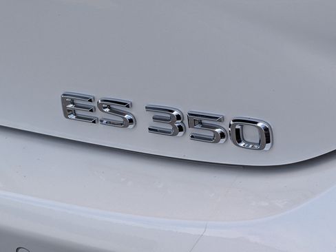 Certified 2022 Lexus ES 350 w/ Premium Package image 9