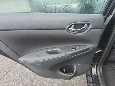 Used 2019 Nissan Sentra S w/ Appearance Package FWD image 14