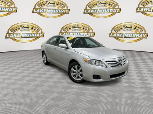 Used 2010 Toyota Camry LE FWD image 5