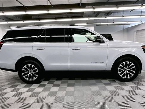 Used 2025 Ford Expedition Platinum AWD/4WD image 16