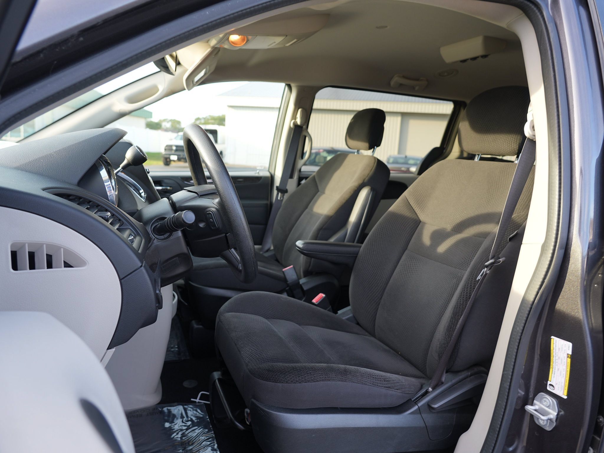 Used 2018 Dodge Grand Caravan SE w/ UConnect Hands-Free Group FWD image 13