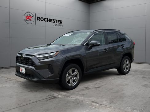 Used 2024 Toyota RAV4 XLE AWD/4WD image 7