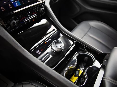 Used 2023 Jeep Grand Cherokee L Limited w/ Black Appearance Package image 9