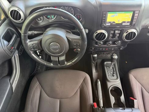 Used 2014 Jeep Wrangler Unlimited Sahara w/ Connectivity Group AWD/4WD image 10