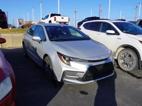 Certified 2020 Toyota Corolla SE image 2