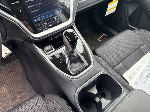 Used 2025 Subaru Outback Premium image 11