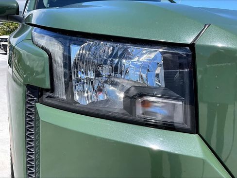 Used 2022 Nissan Frontier SV w/ Technology Package RWD image 31