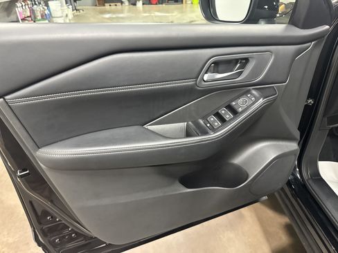 Used 2026 Nissan Rogue SL AWD/4WD image 13