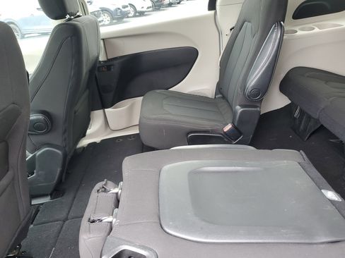 Used 2023 Chrysler Voyager LX image 13