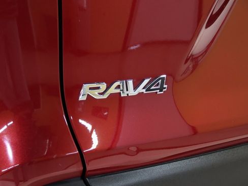 Used 2022 Toyota RAV4 XLE image 18