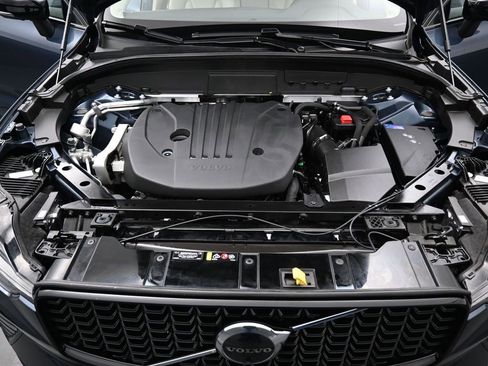 Used 2024 Volvo XC60 B5 Plus w/ Protection Package Premier image 40