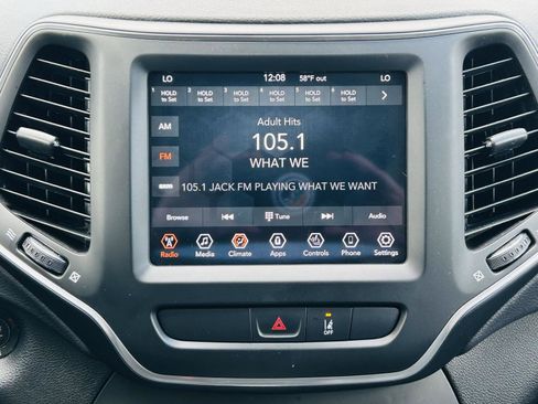 Used 2022 Jeep Cherokee Latitude Lux w/ Sun & Sound Group AWD/4WD image 19