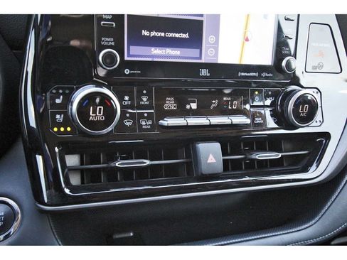 Used 2022 Toyota Highlander Limited FWD image 24