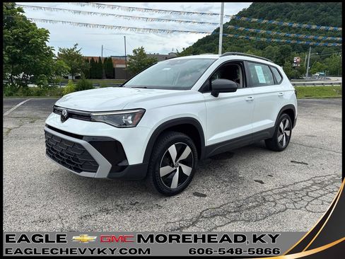 Used 2025 Volkswagen Taos S AWD/4WD image 1