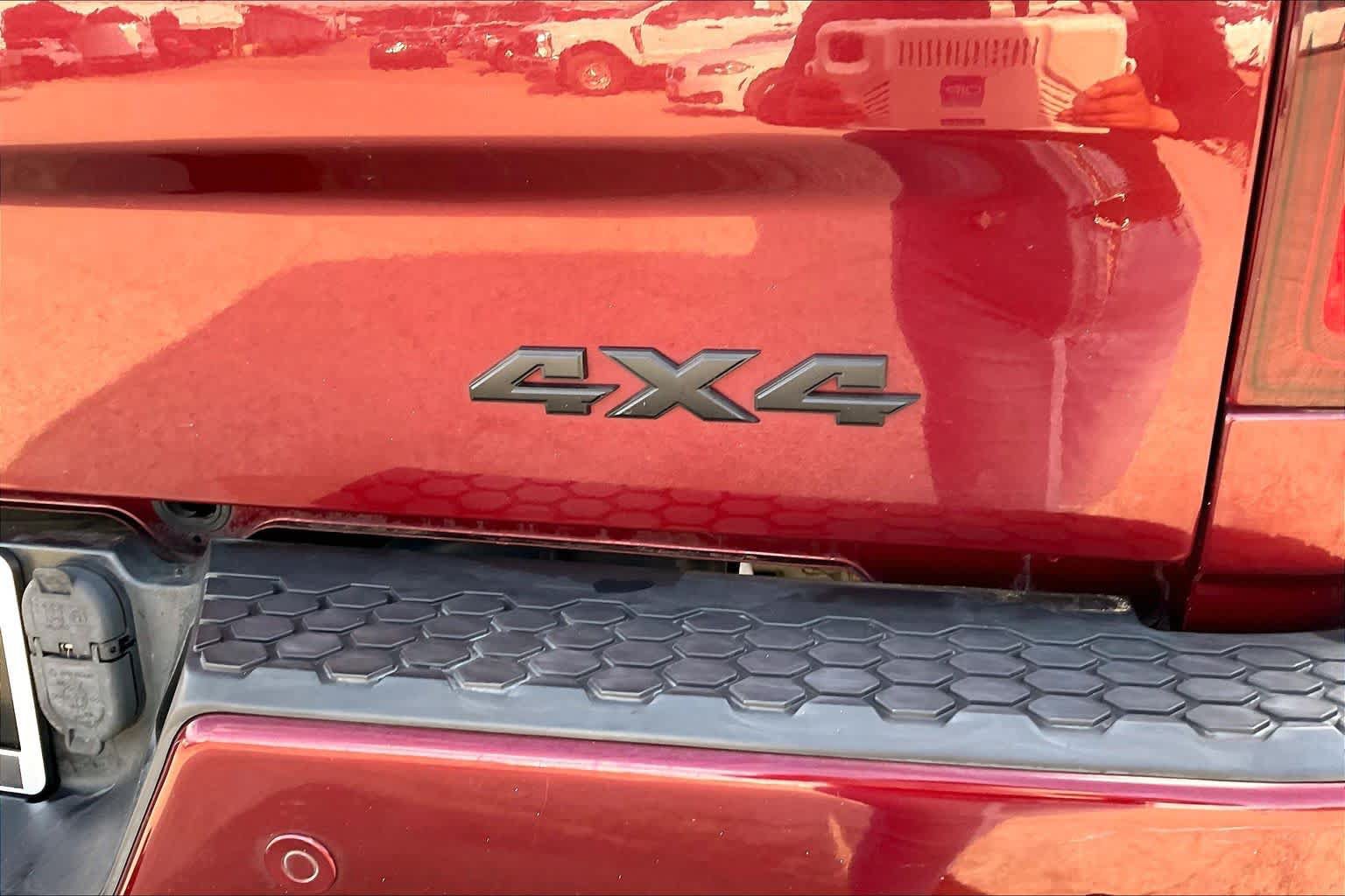 Used 2018 RAM 2500 Laramie w/ Sport Appearance Group AWD/4WD image 10