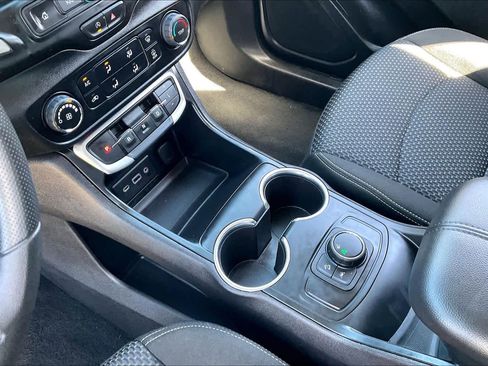 Used 2024 GMC Terrain SLE image 17