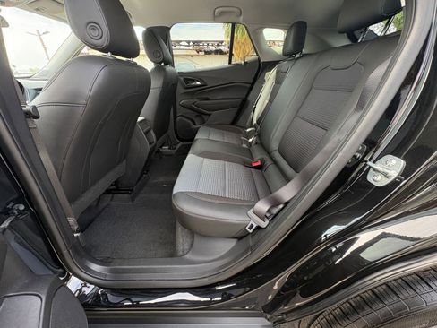 Used 2025 Chevrolet Trax LT image 24