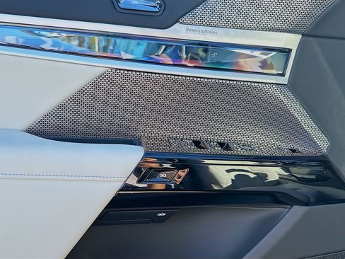 New 2026 BMW 750e xDrive image 24