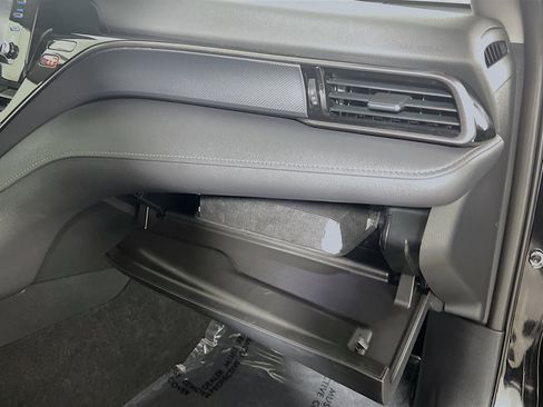 Used 2024 Toyota Camry SE image 34