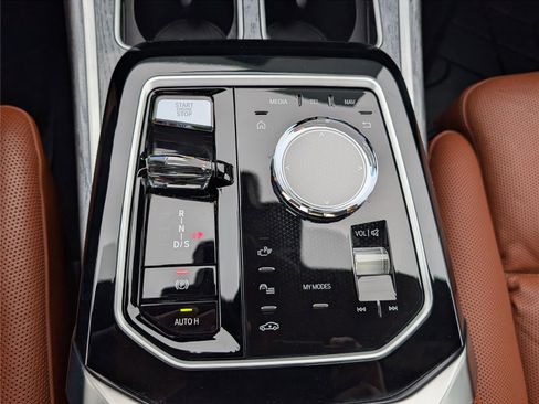 Used 2023 BMW 760i xDrive w/ Parking Assistance Package image 30