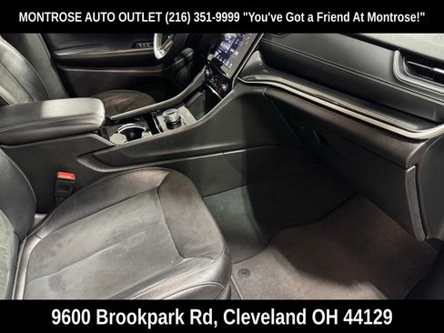 Used 2023 Jeep Grand Cherokee Altitude image 45