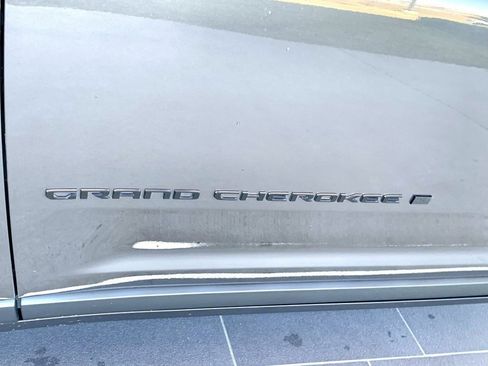 Used 2023 Jeep Grand Cherokee Altitude image 10