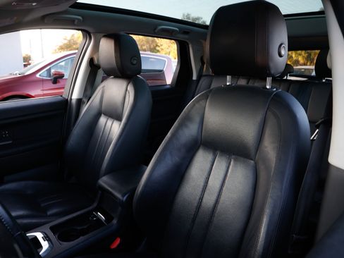 Used 2017 Land Rover Discovery Sport HSE image 6