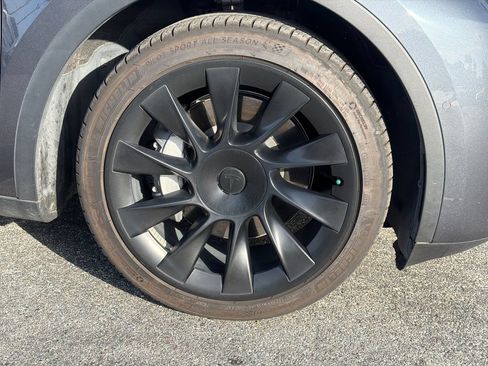 Used 2021 Tesla Model Y Long Range AWD/4WD image 11