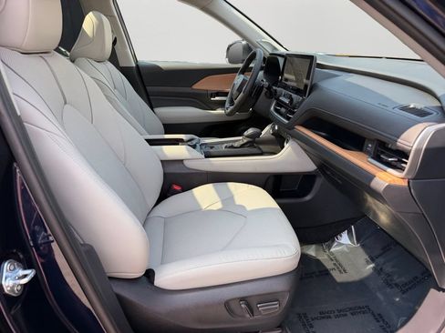 Used 2024 Toyota Grand Highlander AWD image 8