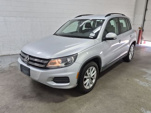 Used 2017 Volkswagen Tiguan Limited w/ Premium Package AWD/4WD image 11