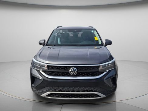 Used 2023 Volkswagen Taos SE FWD image 3