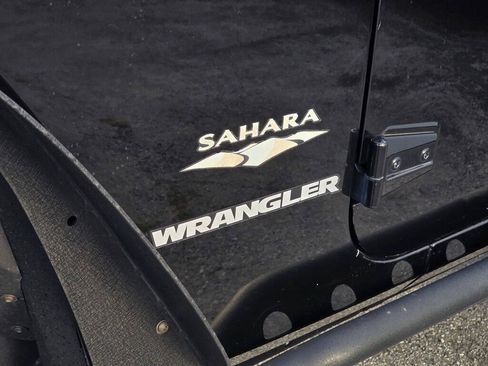 Used 2010 Jeep Wrangler Sahara w/ Dual Top Group AWD/4WD image 15