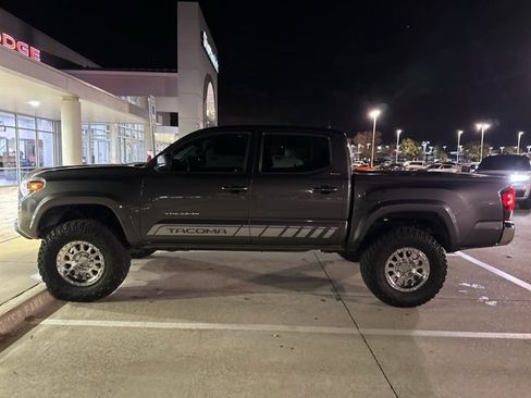 Used 2019 Toyota Tacoma SR5 image 6