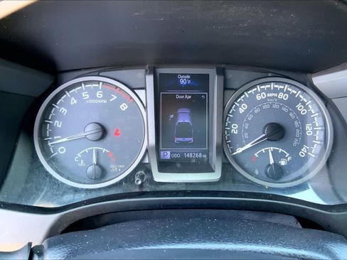 Used 2018 Toyota Tacoma TRD Sport image 25