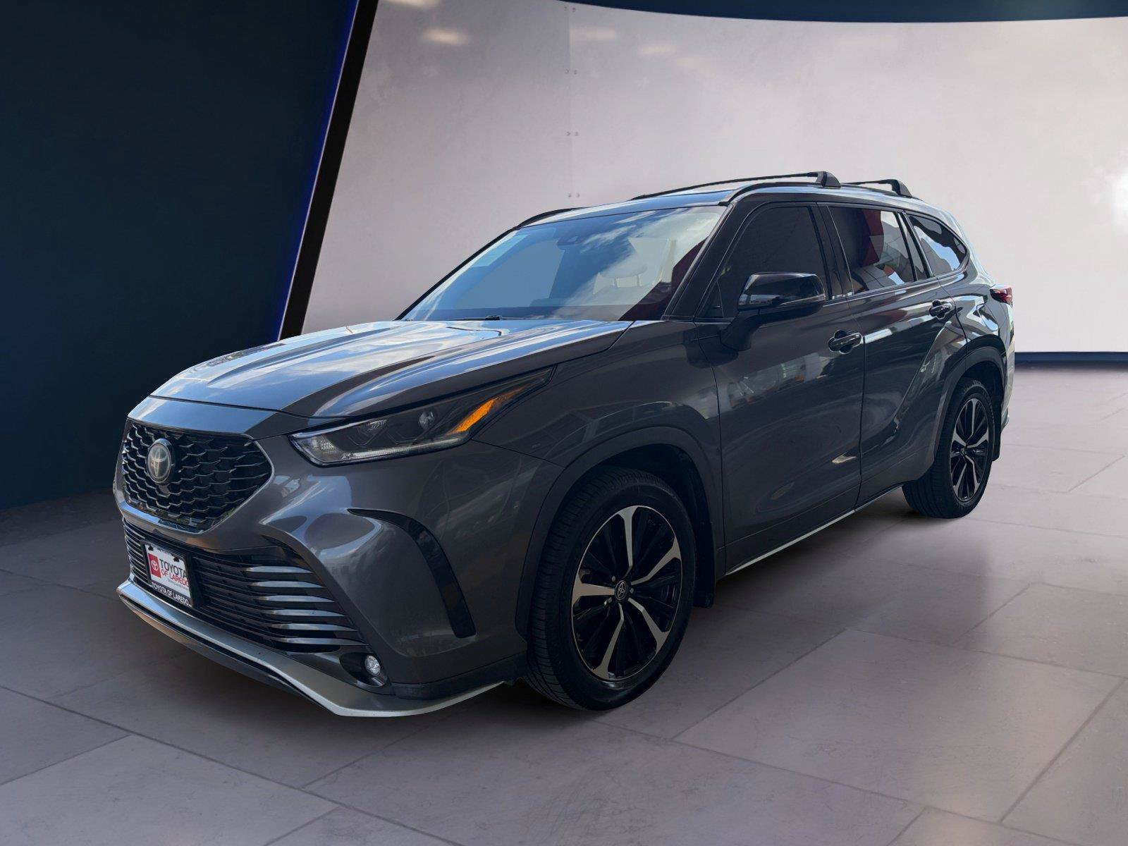 Used 2021 Toyota Highlander XSE FWD image 1