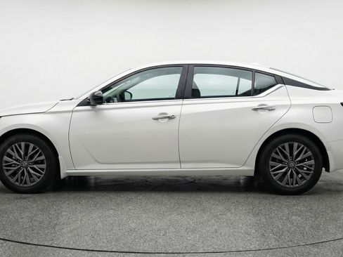 Used 2025 Nissan Altima 2.5 SV FWD image 5