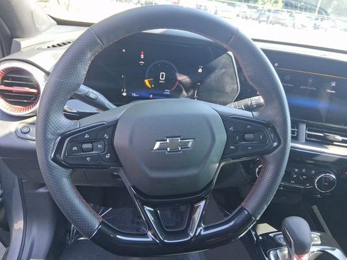 Used 2025 Chevrolet Trax RS w/ Driver Confidence Package FWD image 15