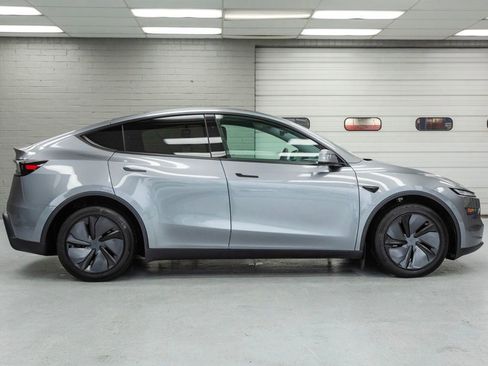 Used 2026 Tesla Model Y Long Range image 5