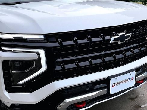 Used 2025 Chevrolet Suburban Z71 AWD/4WD image 28