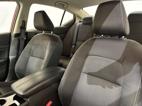 Used 2024 Nissan Altima 2.5 SV FWD image 13