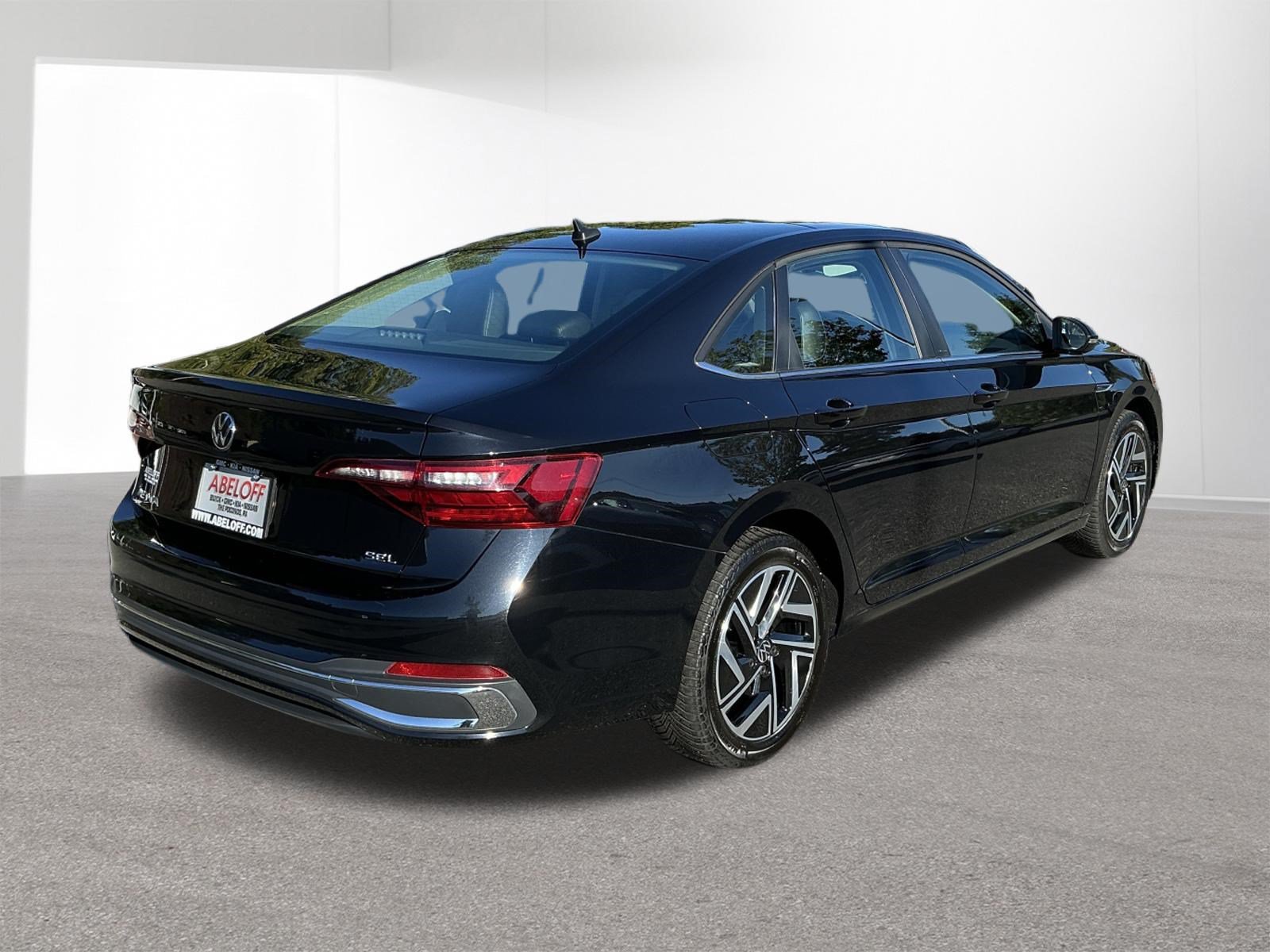 Used 2022 Volkswagen Jetta SEL FWD image 3
