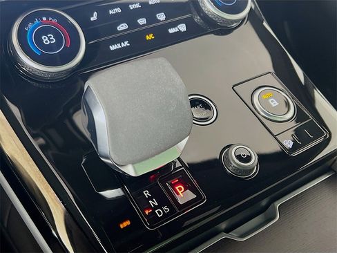 Used 2023 Land Rover Range Rover Sport SE image 17