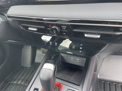 Used 2025 Nissan Kicks SR image 26