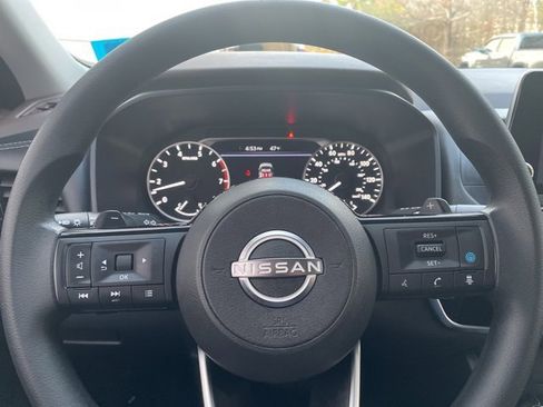 Used 2023 Nissan Rogue SV image 17