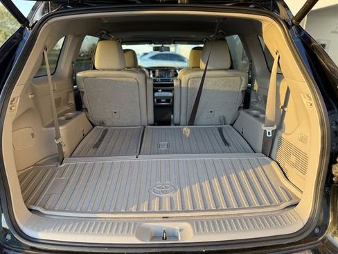 Used 2015 Toyota Highlander XLE image 30